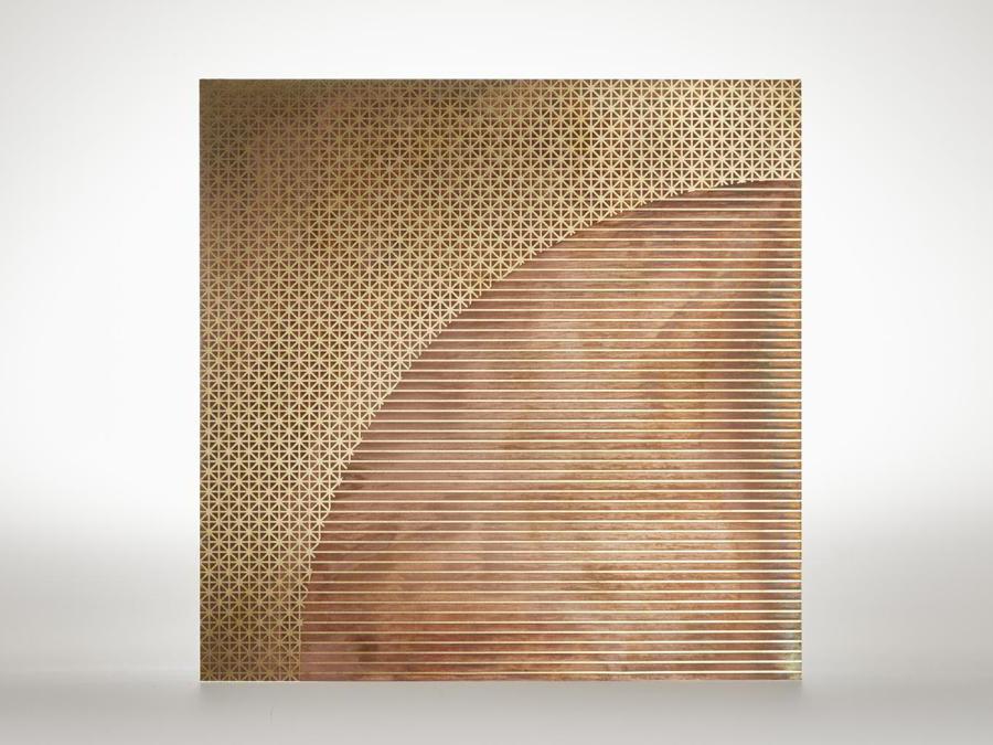 Erosion, De Castelli. All'interno della collezione, Arazzi di Gumdesign e Wild Geometries di Elena Salmistraro esplorano le potenzialità della speciale tecnica di erosione controllata che crea texture disomogenee e trasmette la sensazione dell'azione del tempo.