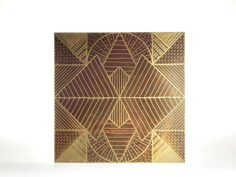 Erosion, De Castelli. All'interno della collezione, Arazzi di Gumdesign e Wild Geometries di Elena Salmistraro esplorano le potenzialità della speciale tecnica di erosione controllata che crea texture disomogenee e trasmette la sensazione dell'azione del tempo.