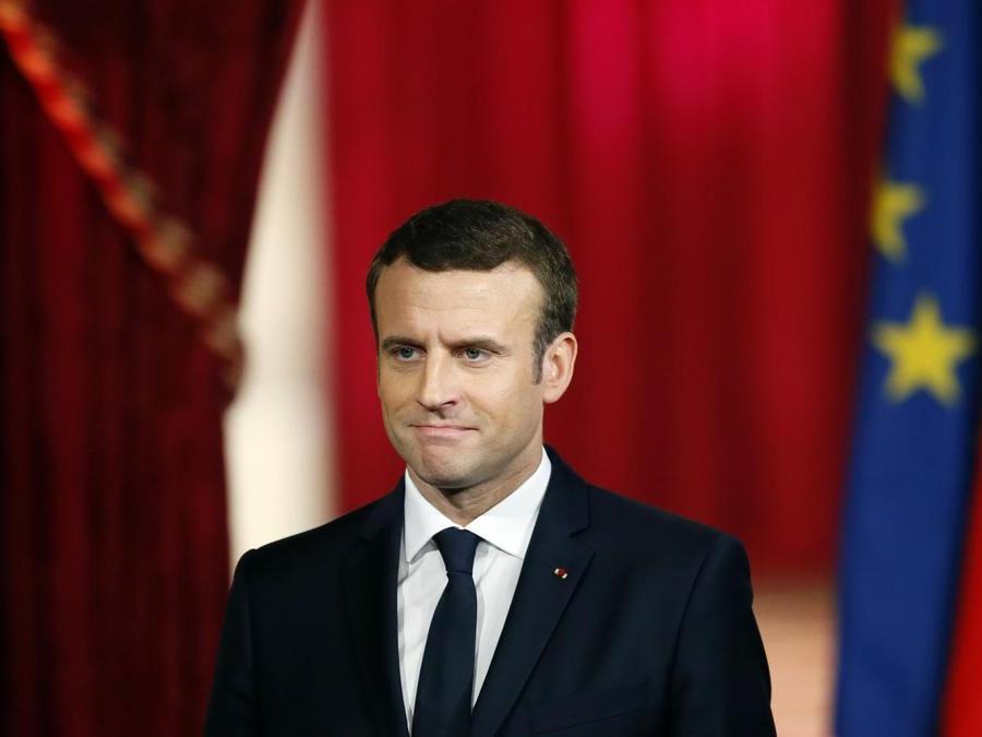 Il nuovo Presidente  francese Emmanuel Macron, durante la cerimonia del suo insediamento nella “ Salle des Fetes” dell’Eliseo, Parigi, 14 maggio 2017. ( AFP PHOTO / Pool / Francois Mori)