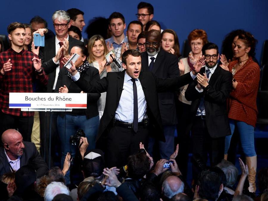 Emmanuel Macron, quando era Ministro dell’Economia francese, durante la campagna elettorale per la presidenza della Repubblica francese, 17 novembre  2016. (AFP PHOTO / Anne-Christine Poujoulat)
