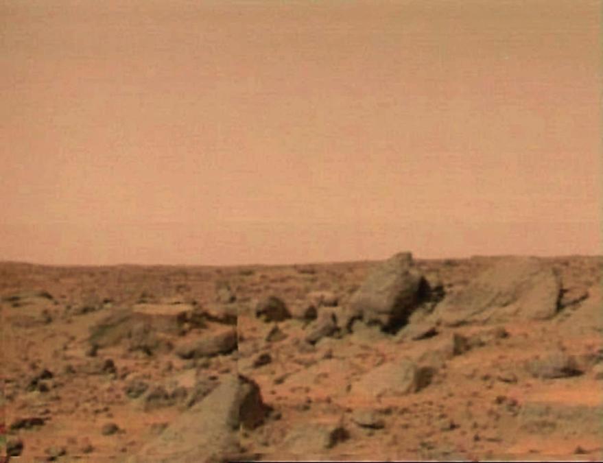 La superficie di Marte è mostrata in questa immagine trasmessa alla Terra dalla sonda Mars Pathfinder venerdì 4 luglio 1997. (AP Photo/NASA TV)