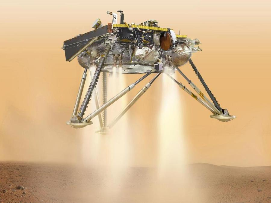 Un'illustrazione del lander InSight della NASA in procinto di atterrare sulla superficie di Marte. (NASA/JPL-Caltech via AP)