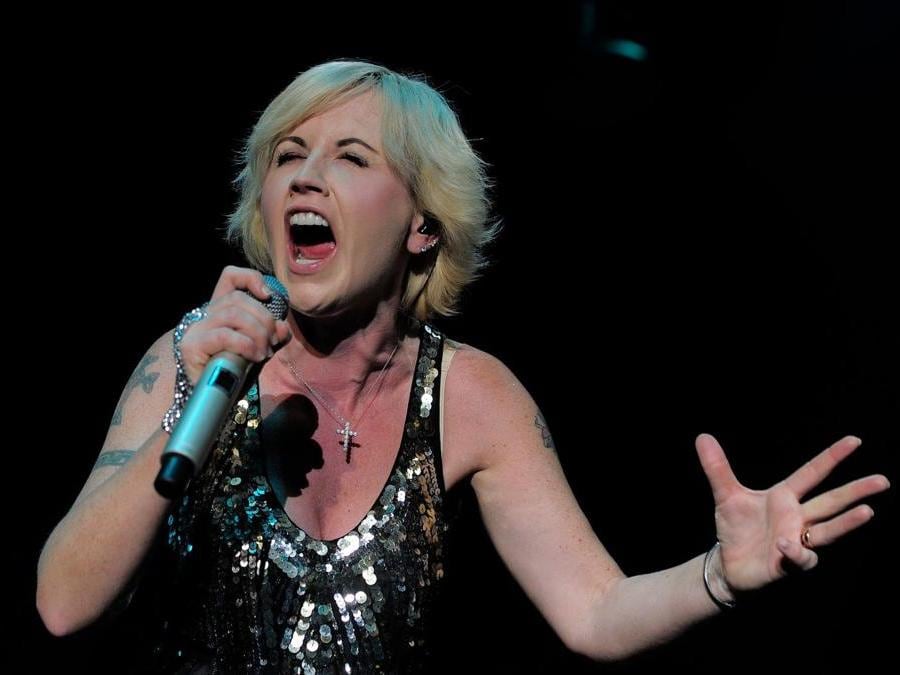 Dolores O'Riordan si esibisce al Sant Jordi Club di Barcellona il 4 ottobre 2012. (Afp)