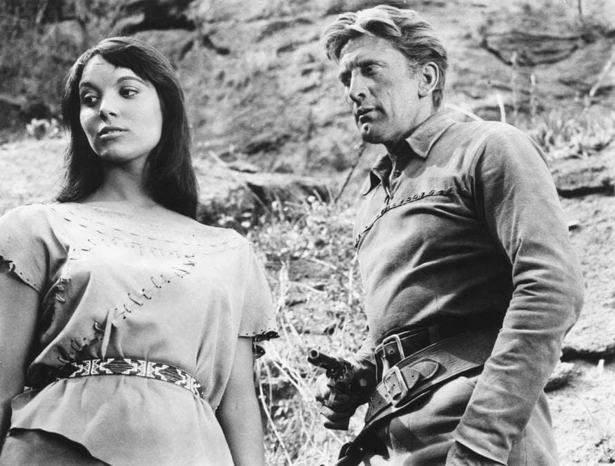 Elsa Martinelli e Kirk Douglas, 1955. (Contrasto)