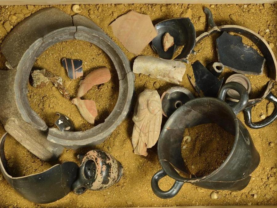 Agrigento, teatro ellenistico, deposito di fondazione