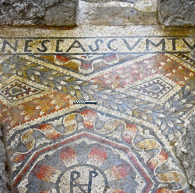 Mosaici di Gerace, in una foto diffusa il 26 gennaio 2019. Ripartono nell'Isola, dopo dieci anni, gli scavi archeologici e i loro restauri. La Regione Siciliana ha finanziato, infatti, otto cantieri nelle province di Palermo, Catania, Agrigento, Trapani, Enna, Ragusa e Messina, per un totale di 500mila euro. Tutti i lavori - scavi, consolidamento, messa in sicurezza, restauro e creazione di percorsi di visita - prenderanno il via tra qualche settimana, quando le condizioni meteorologiche consentiranno l'avvio delle operazioni. Le attività riguarderanno, soprattutto, quelle zone della Sicilia che fino a ora hanno ricevuto meno attenzioni, sia in termini di finanziamento per la ricerca, sia per l'inclusione nei grandi circuiti. ANSA/ UFFICIO STAMPA REGIONE SICILIA