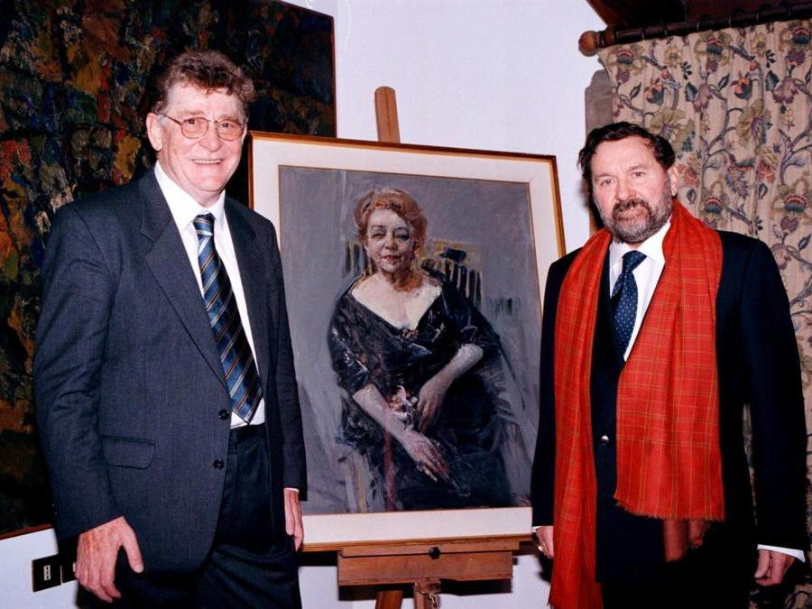 1996, Solighetto (Treviso), durante l'assegnazione del Premio Simpatia Toti Dal Monte con Lino Toffolin (Ansa)