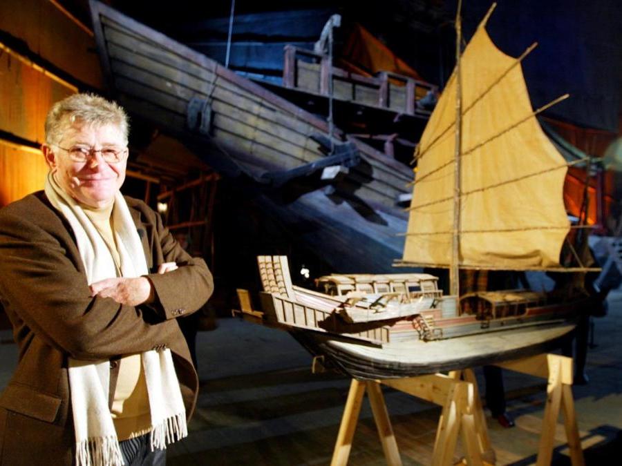 2003, Roma, alla presentazione del  film «Cantando dietro i paraventi» (Ansa)