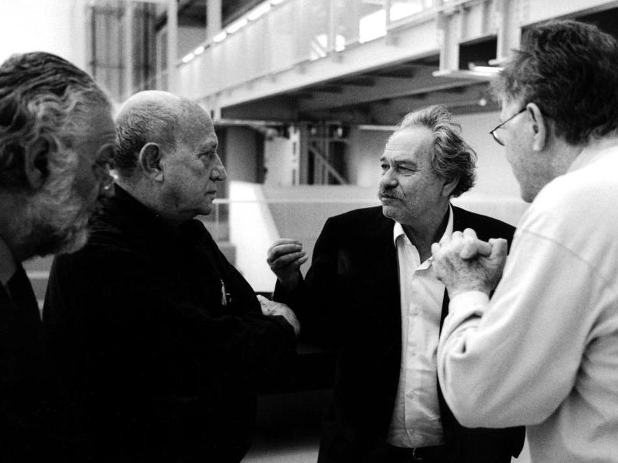 2006, Milano, con  Jannis Kounellis (Ansa)