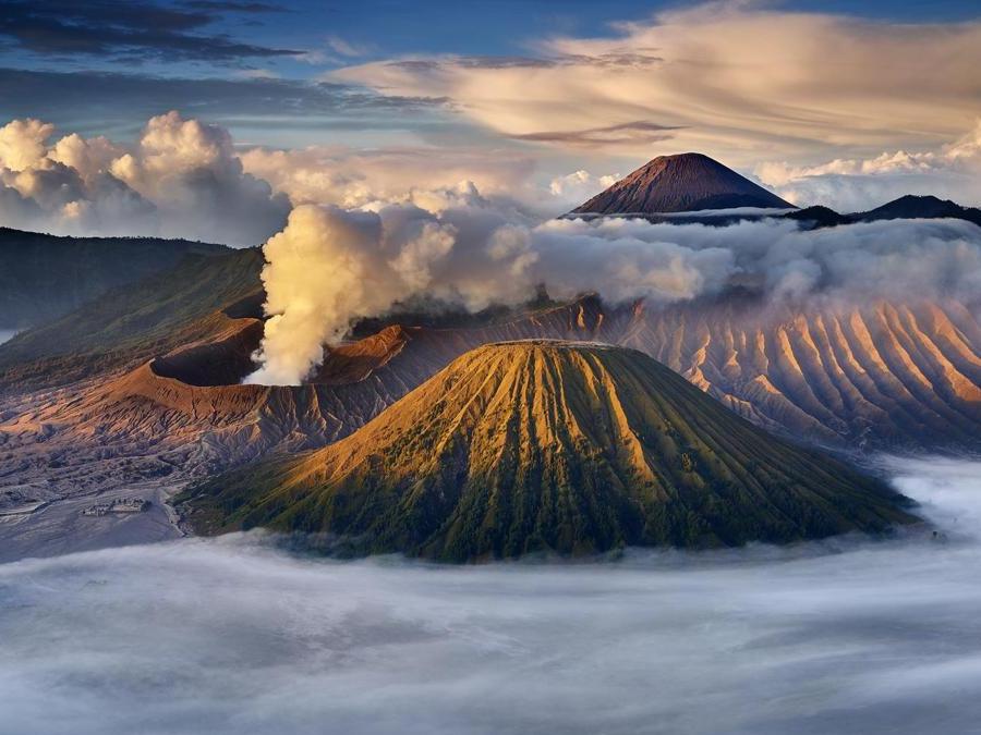 Image Name: Beauty of Mount Bromo. Photographer Name: Kyaw Win Hlaing. Year: 2018. Copyright: © Kyaw Win Hlaing, 2nd place, Myanmar National Award, 2018 Sony World Photography Awards