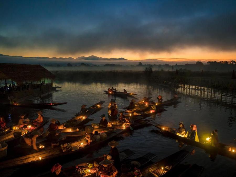 Image Name: Inle Floating Market. Photographer Name: Zeyar Htun. Year: 2018. Copyright: © Zeyar Htun, Myanmar, Commended, Open Culture and 3rd place, Myanmar National Award, 2018 Sony World Photography Awards