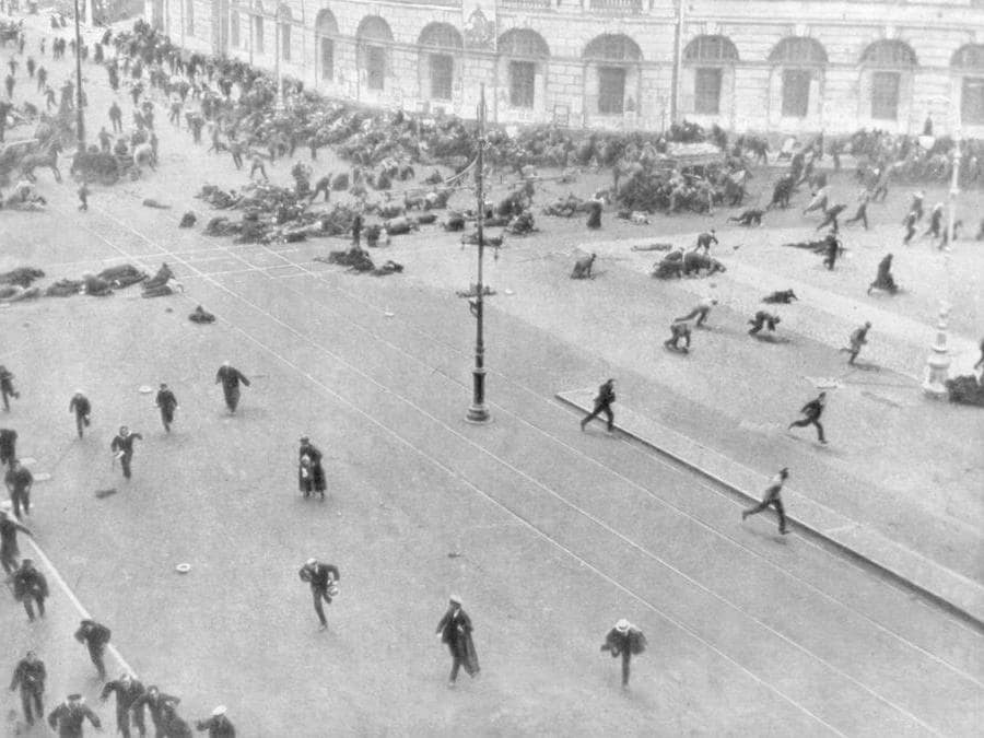Combattimenti in strada a Pietrogrado, 17 luglio 1917. OLYCOM