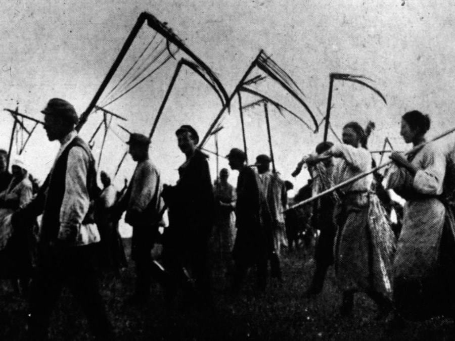 Contadini russi nel periodo della Rivoluzione. (AP Photo)