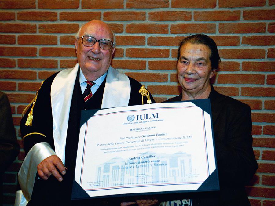 2002. Laurea honoris causa in Lingue e letteratura ad Andrea Camilleri allo Iulm (Fotogramma)