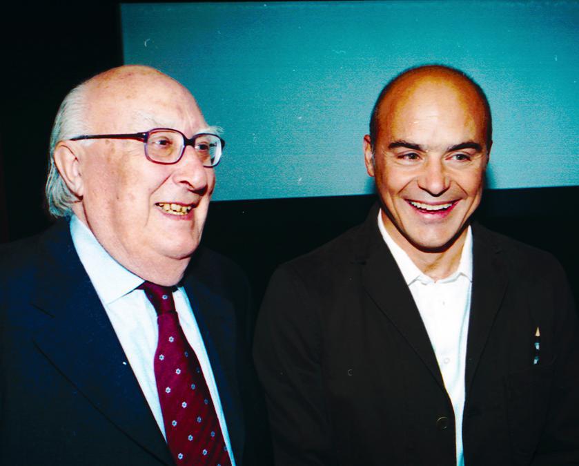 2004, Roma. Andrea Camilleri con Luca Zingaretti (Fotogramma)