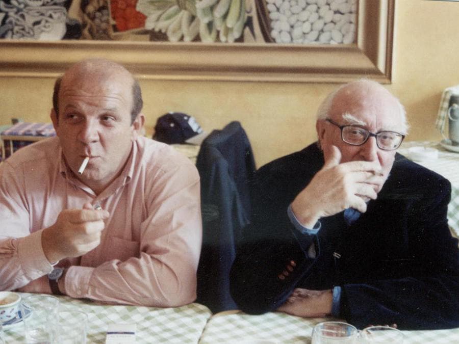 2009. Il produttore Carlo Degli Esposti con Andrea Camilleri (Fotogramma)