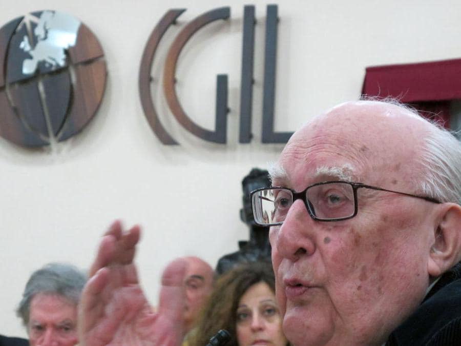 2011, Roma, festa per i 150 anni dell'Unità d'Italia organizzata dalla Cgil. Andrea Camilleri al dibattito Il lavoro salvera l’Italia (Ansa)