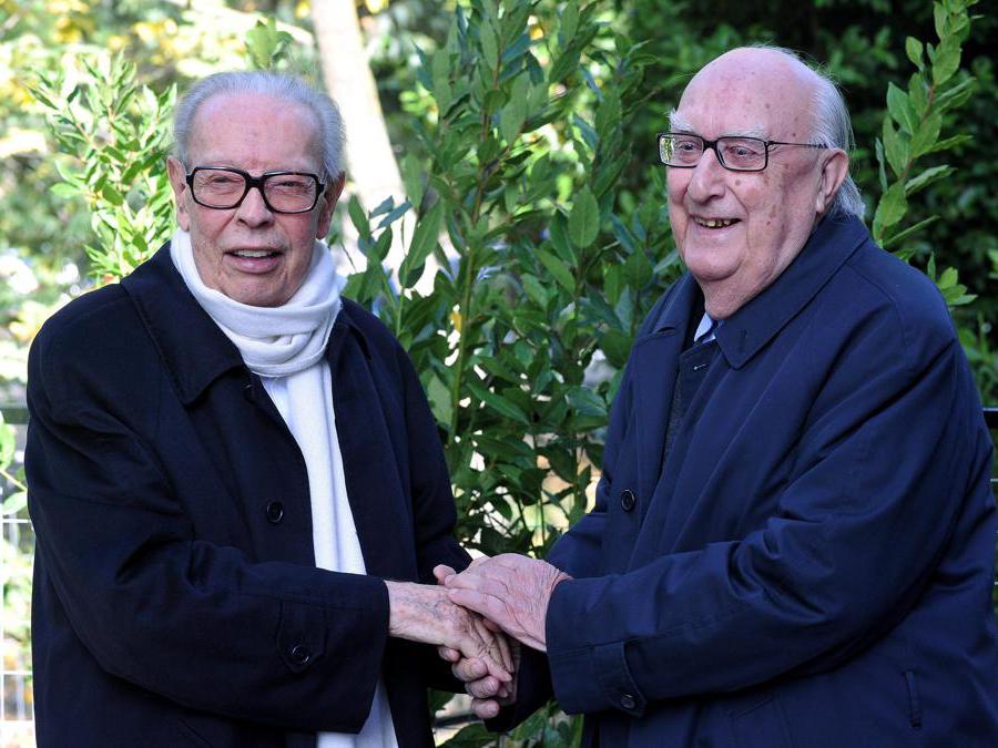 2010, Roma. Andrea Camilleri con Gianluigi Rondi al Film Festival (Ansa)