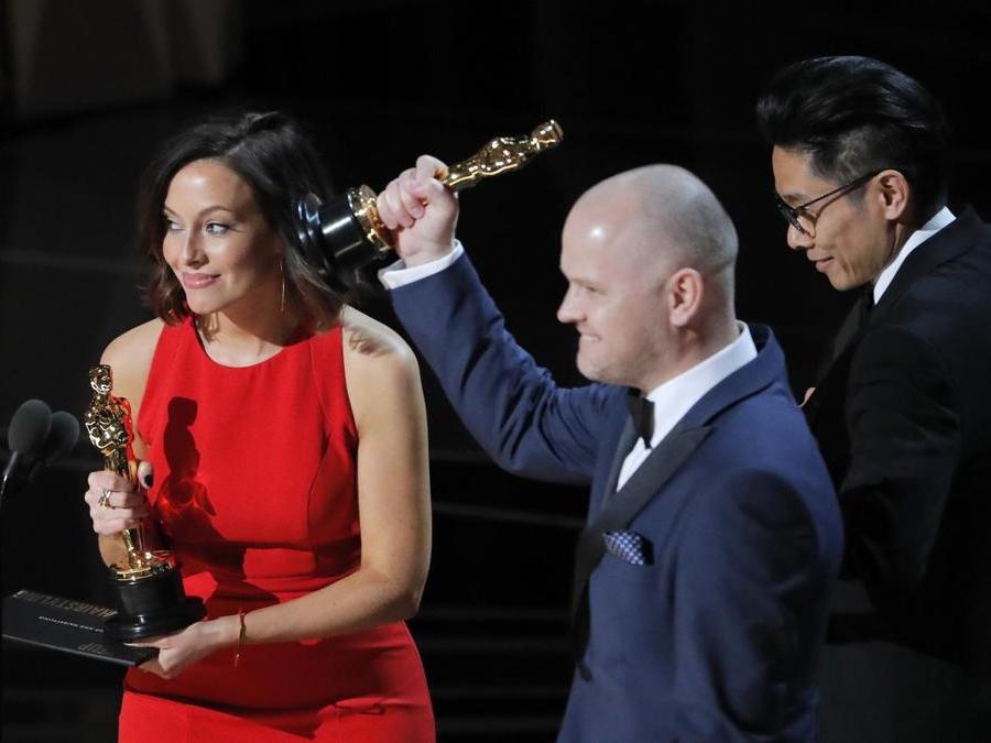 Lucy Sibbick, David Malinowski and Kazuhiro Tsuji  vincono l’Oscar come migliori acconciatori e truccatori con il film “L’ora più buia” -  REUTERS/Lucas Jackson