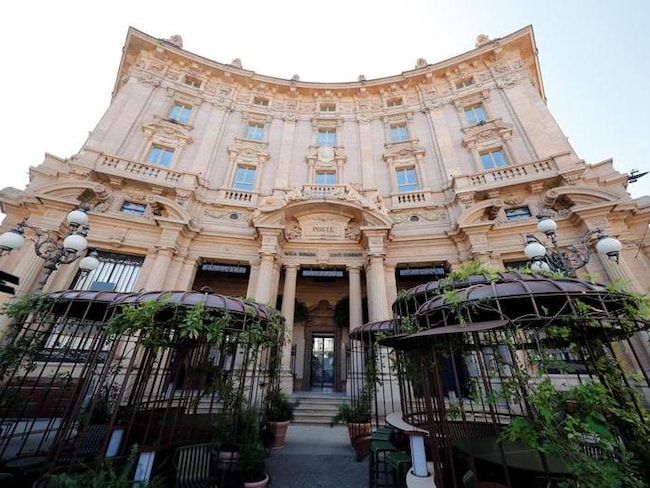 A Milano apre il primo Starbucks: ecco com'è fatto