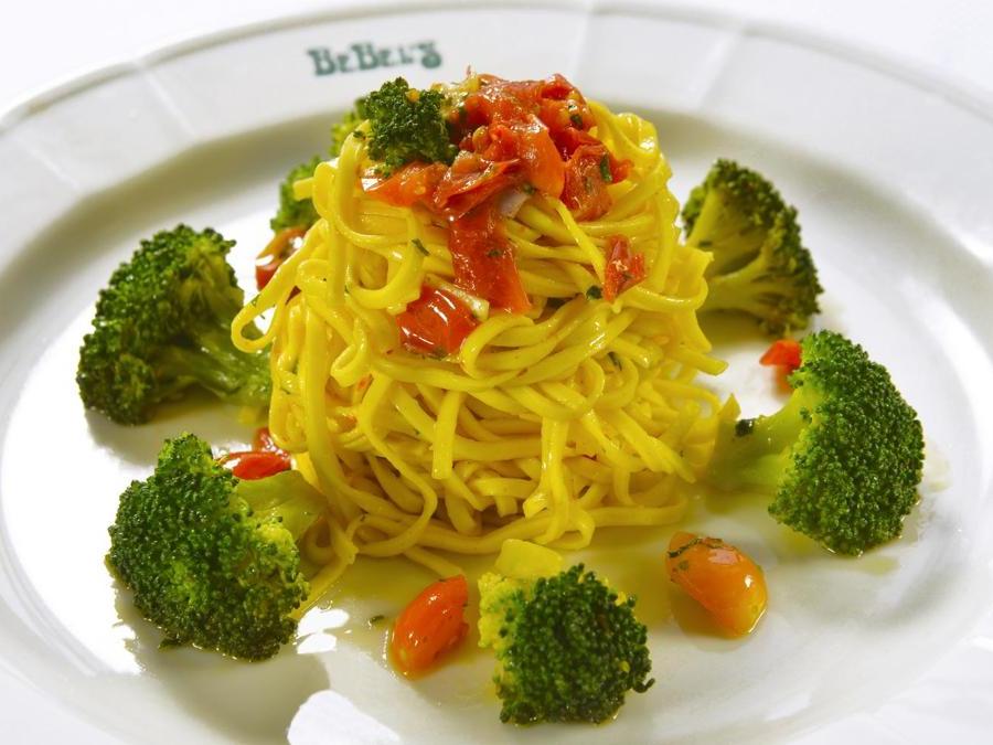 Fettuccine triglie, broccoli e  pomodorini.