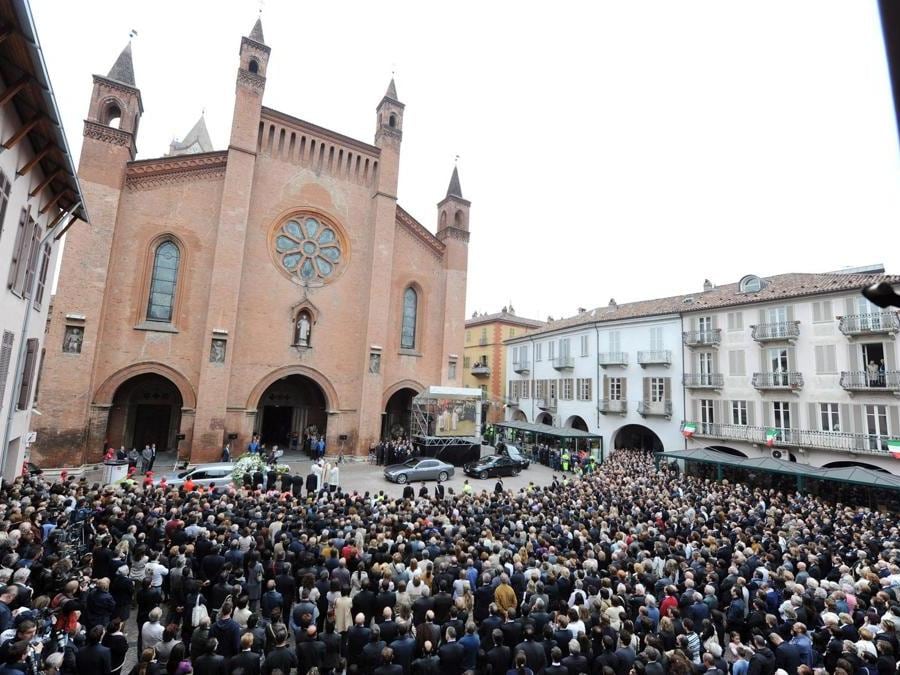 Un momento dei funerali di Pietro Ferrero nel Duomo di Alba, questa mattina 27 Aprile 2011. ( ANSA / DI MARCO)