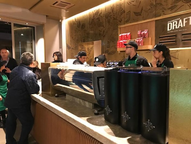 Starbucks, poker a  Milano 