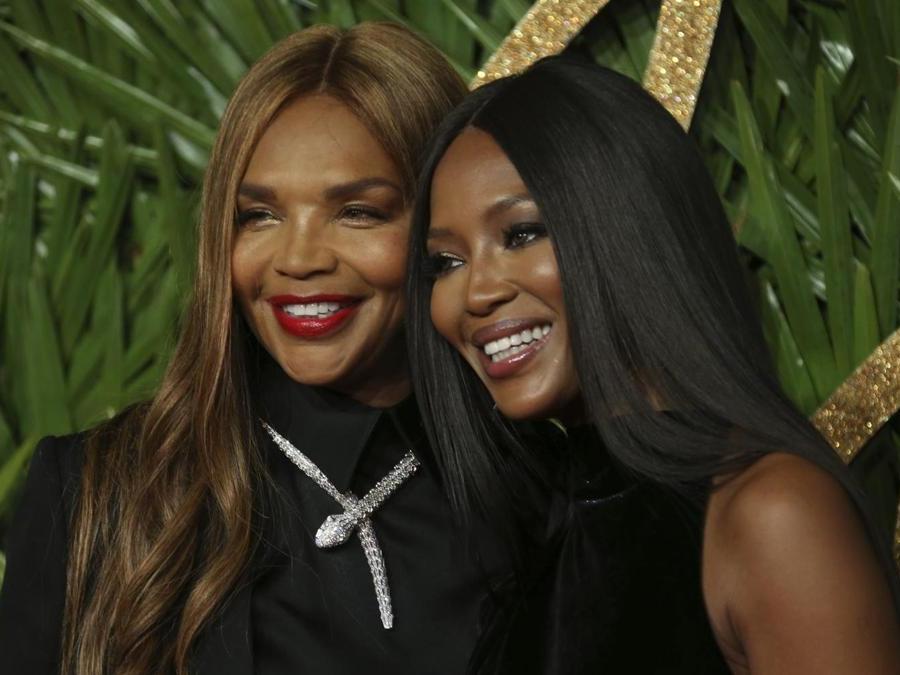 Naomi Campbell con la madre Valerie Morris (AP Photo/ Joel C Ryan)