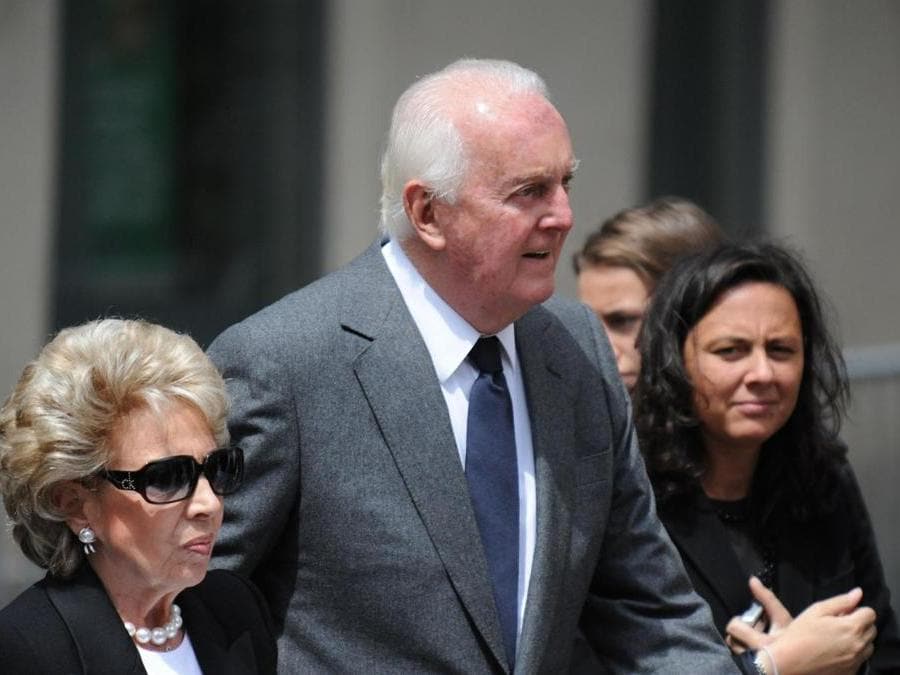 2008 - Ai funerali dell'amico Yves Saint-Laurent  (AFP PHOTO/Bertrand LANGLOIS)