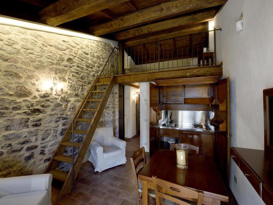 Borgo Tufi -Castel del Giudice (IS)