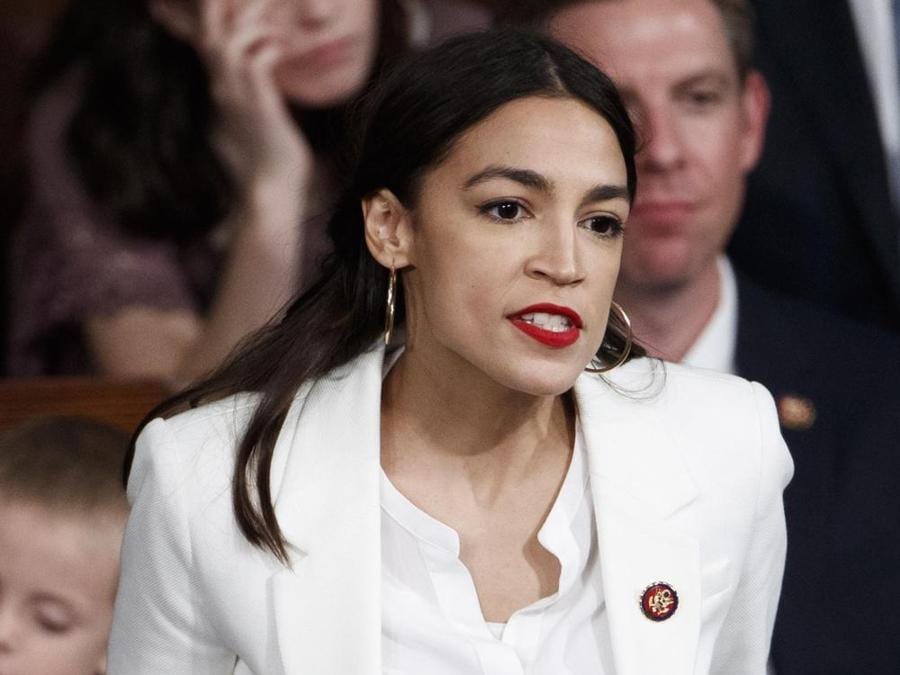 Alexandria Ocasio-Cortez sceglie il bianco «femminista» per il suo ...