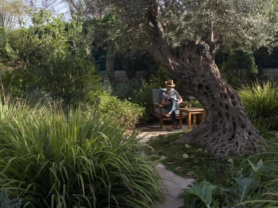 Il giardino delle erbe, oasi di relax. Foto Courtesy American Colony