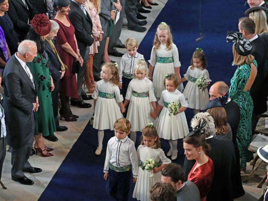 I paggetti: il principe George è in fondo a sinistra con la sorella, la principessa Charlotte (Photo by Yui Mok / POOL / AFP)