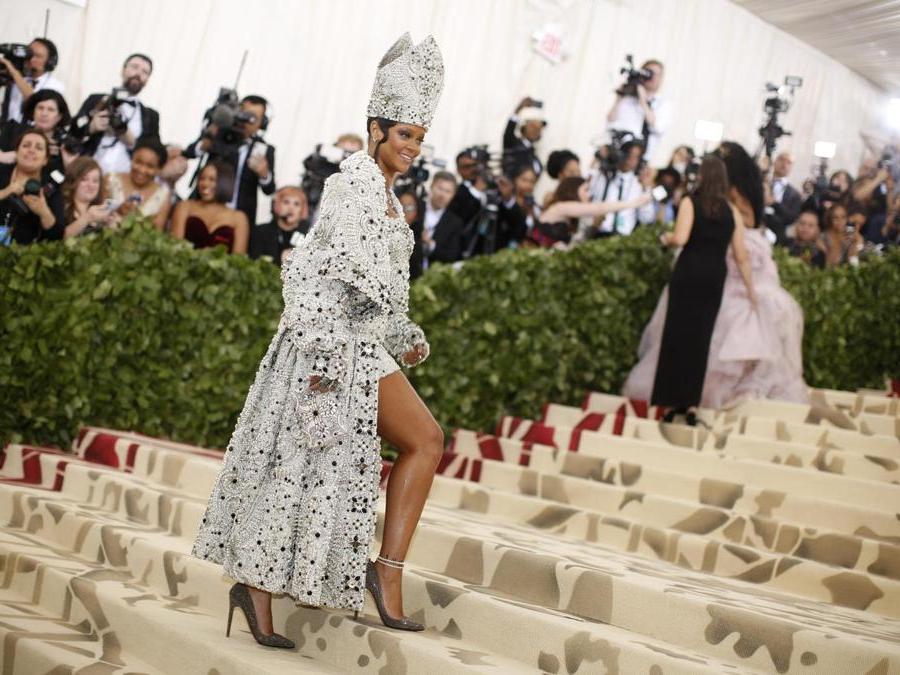 Rihanna in Maison Margiela by John Galliano e scarpe Christian Louboutin (Reuters)