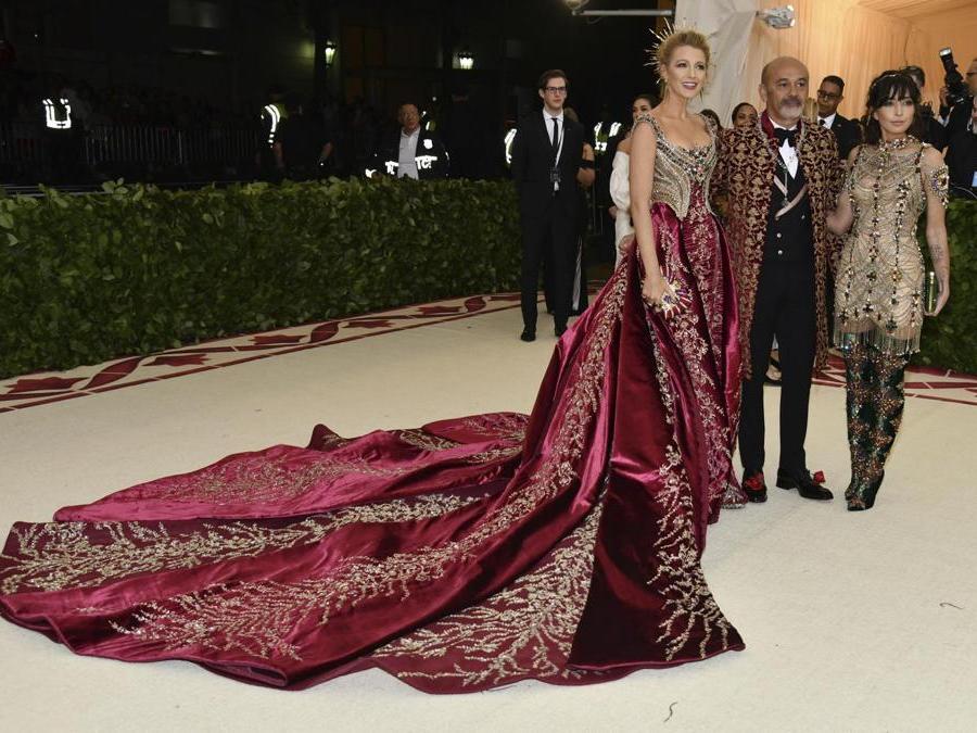 Blake Lively in Atelier Versace (Ansa/Ap)