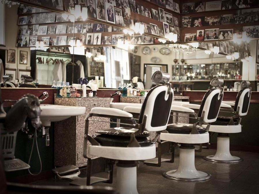 Negozio Antica Barbieria Colla a Milano dal 1904