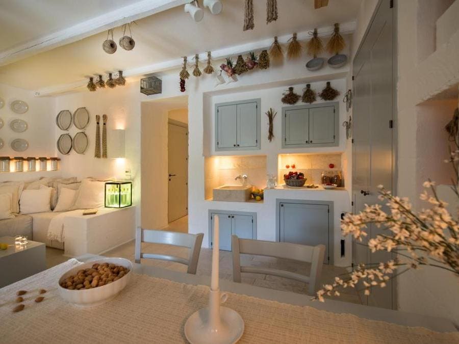 La cucina di una delle casette del Borgo.
