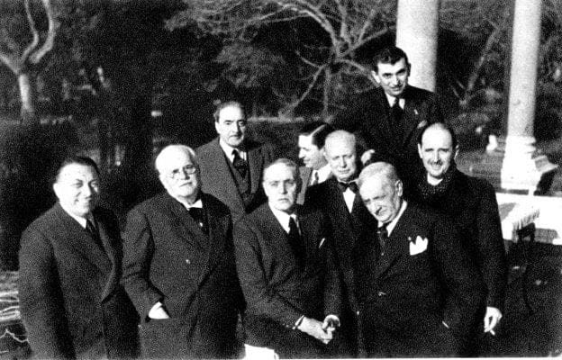 Alberto e Arnoldo Mondadori con Trilussa alla Casina Valadier nel 1936
