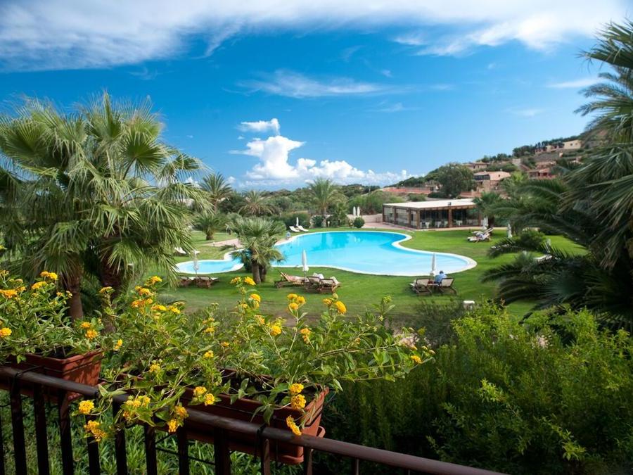 Piscina esterna dell'Aquadulci Hotel