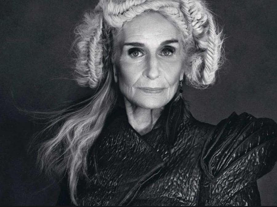 Negli Usa Daphne Selfe (89 anni) è testimonial del mascara del brand americano Eyeko.