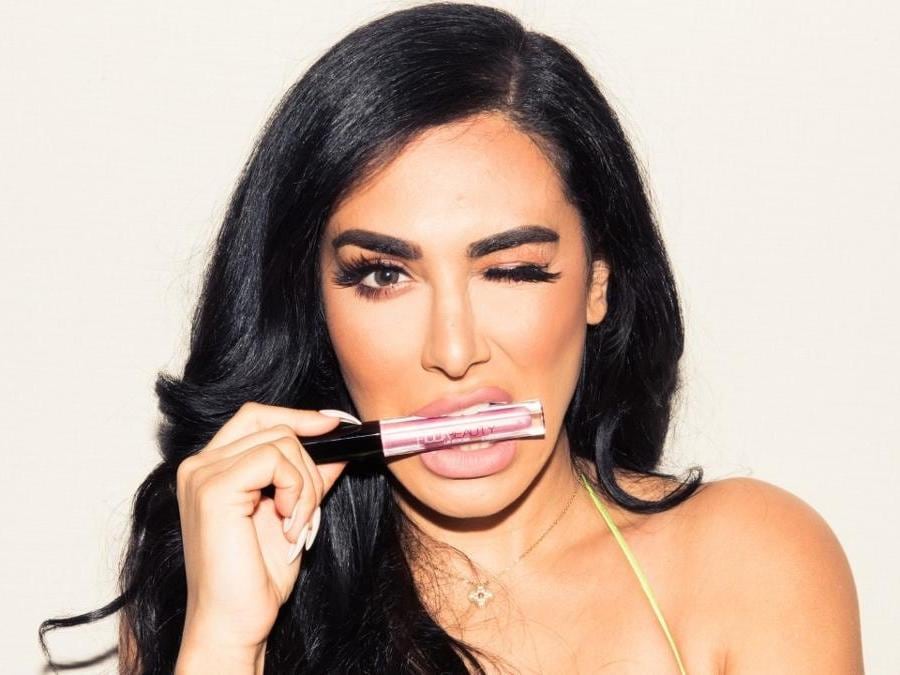 Huda Kattan, l'influencer con più follower al mondo, ben 28 milioni