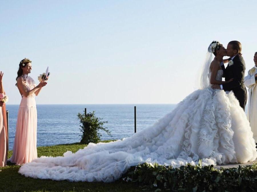 Giovanna Battaglia e Oscar Engelbert hanno scelto Capri per fare da sfondo alle loro sontuose nozze, celebrate nel 2016