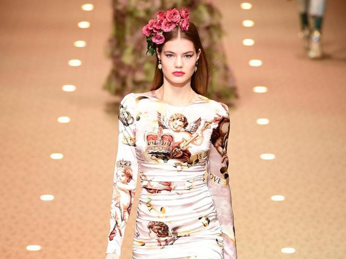 Dolce&amp;Gabbana, la moda diventa culto e i droni consegnano le borse
