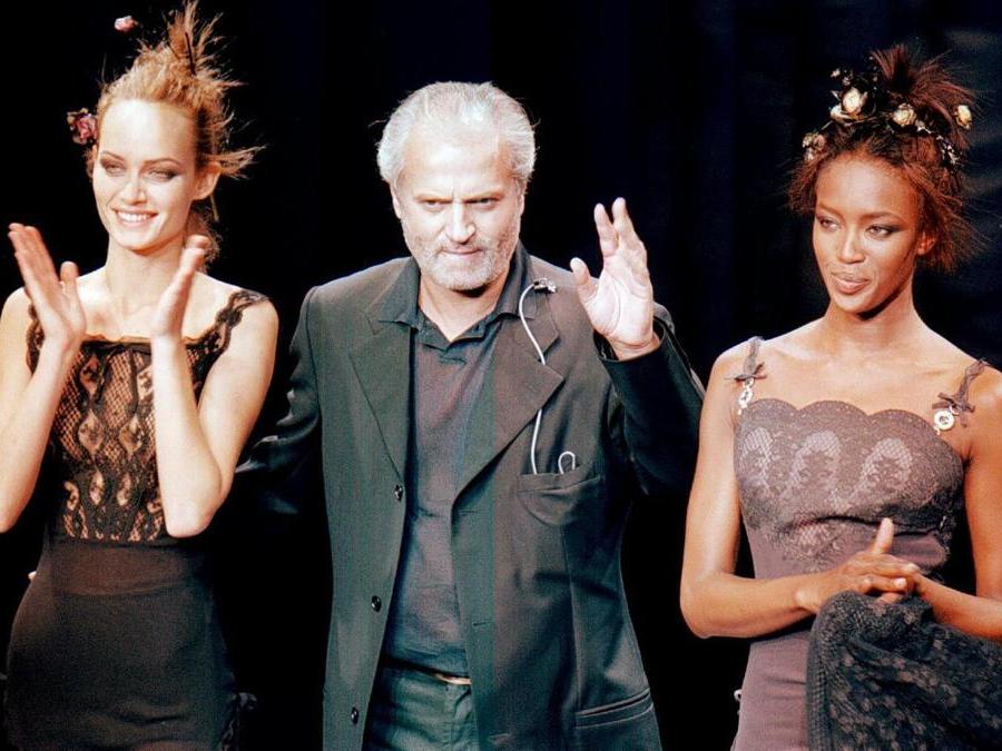 Gianni Versace e lalcune Top model. (ANSA)