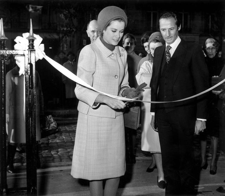 Parigi, 7 novembre 1967. Grace di Monaco inaugura la Baby Dior boutique al 28 di Avenue Montaigne (Rue des Archives/Agip)
