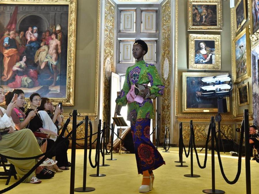 La sfilata della nuova collezione Gucci “Cruise” a Palazzo Pitti a Firenze, maggio 2017 (Ansa)