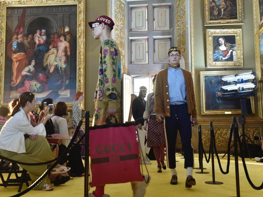 La sfilata della nuova collezione Gucci “Cruise” a Palazzo Pitti a Firenze, maggio 2017 (Ansa)