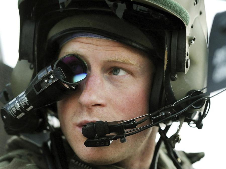 Il Principe Harry, conosciuto nell'Esercito Britannico anche col nomignolo di Captain Wales (Capitan Galles), durante un esercitazione militare (AP Photo/ John Stillwell, File)