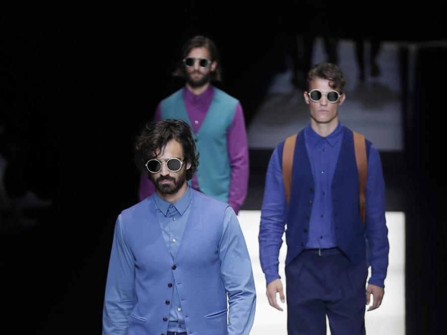 Sfilata della collezione di Giorgio Armani. (AP Photo/Antonio Calanni)