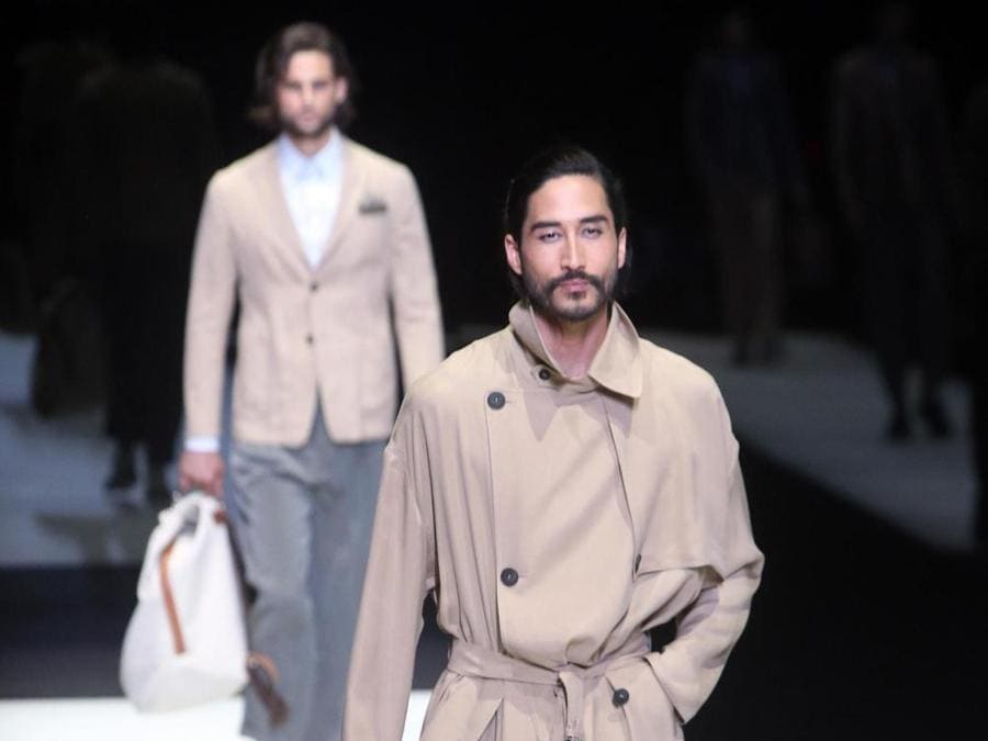 Sfilata della collezione di Giorgio Armani. (ANSA / MATTEO BAZZI)